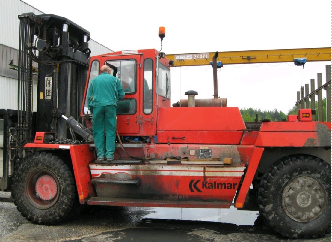 heavy forklift truck Schwerlaststapler carretilla pesada Kalmar DC25-1200 year 1993 pic3.jpg